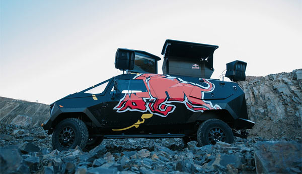 Red-Bull-Show-F-22-Land-Rover-154656